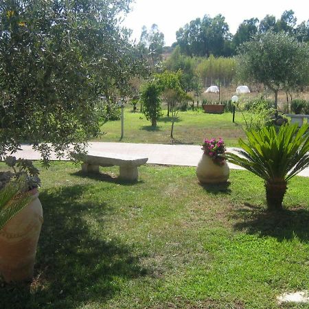 Le Mimose Bed & Breakfast Cala Liberotto Luaran gambar